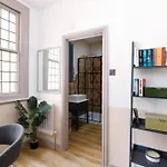 Stunning 2 Bedroom Flat 8Min Walk From The Beach